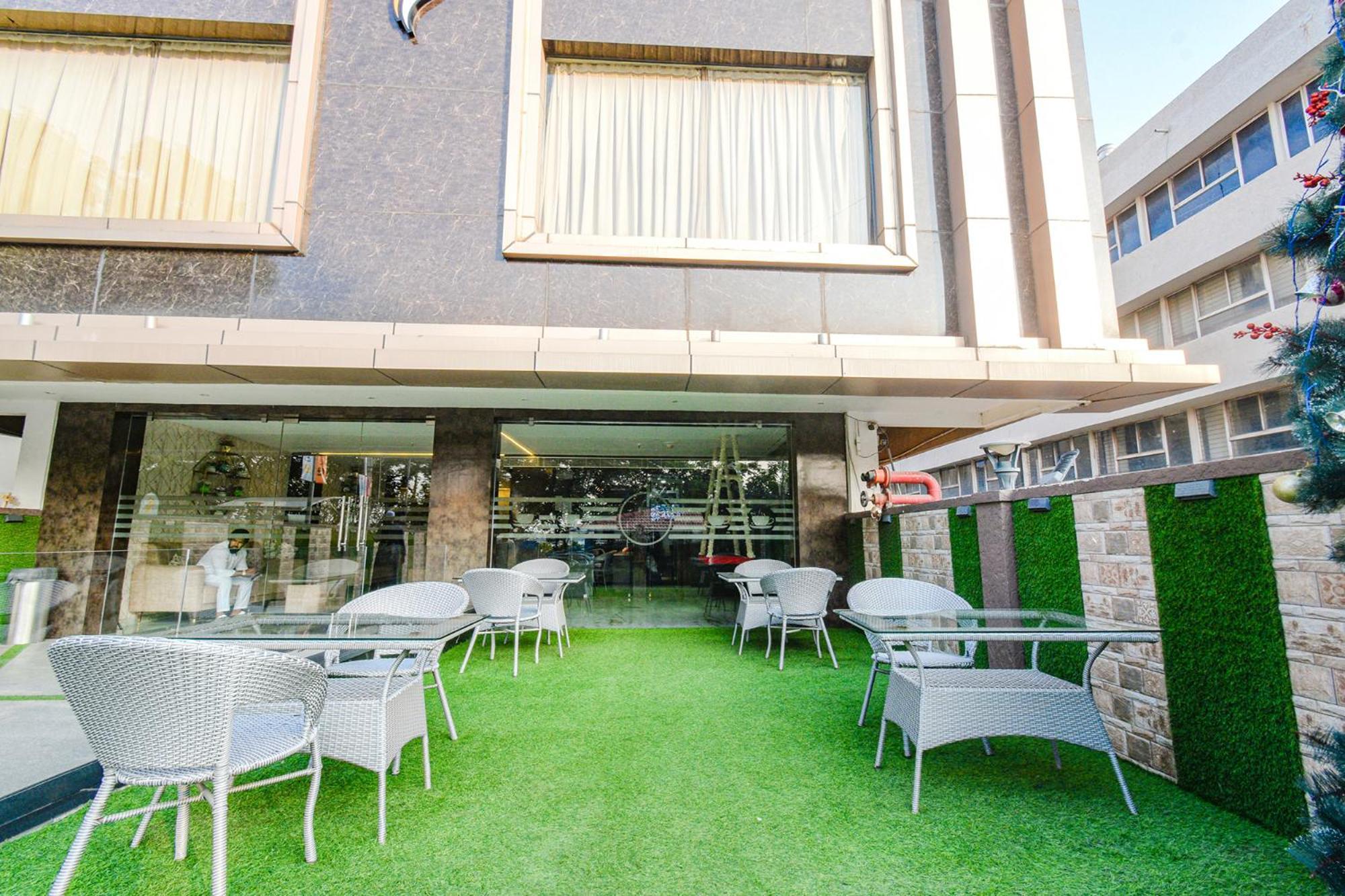 Treebo Premium Seven Lake View Hyderabad Exterior foto