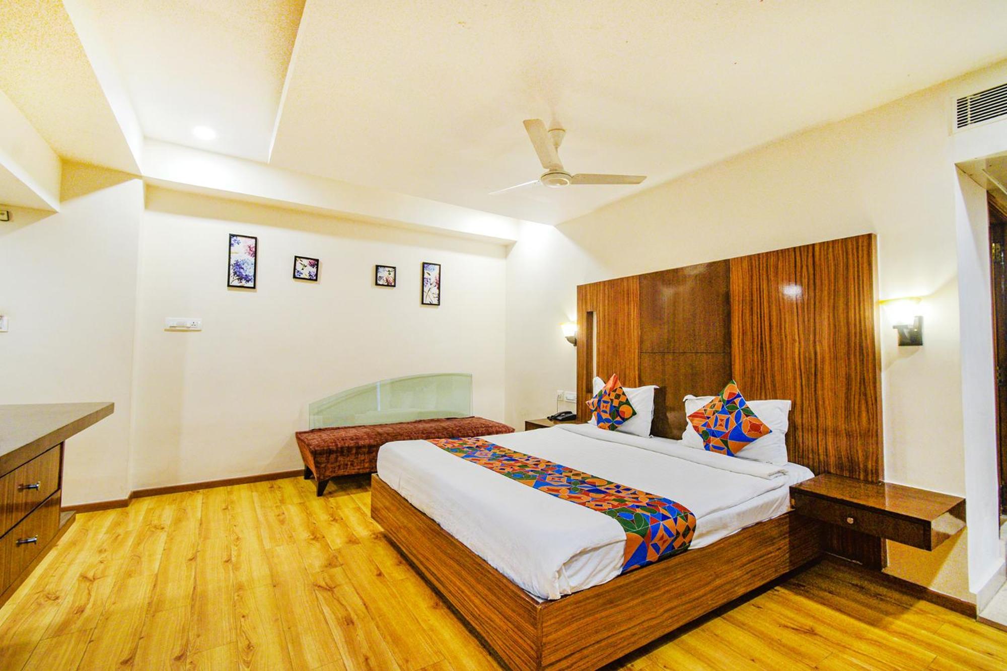 Treebo Premium Seven Lake View Hyderabad Exterior foto