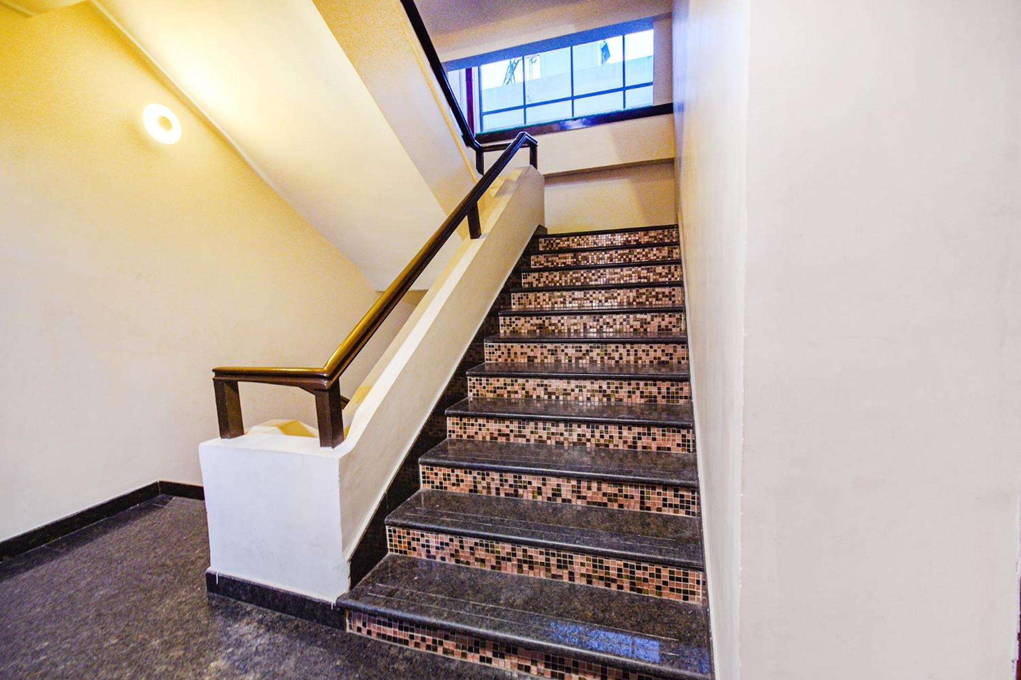 Treebo Premium Seven Lake View Hyderabad Exterior foto