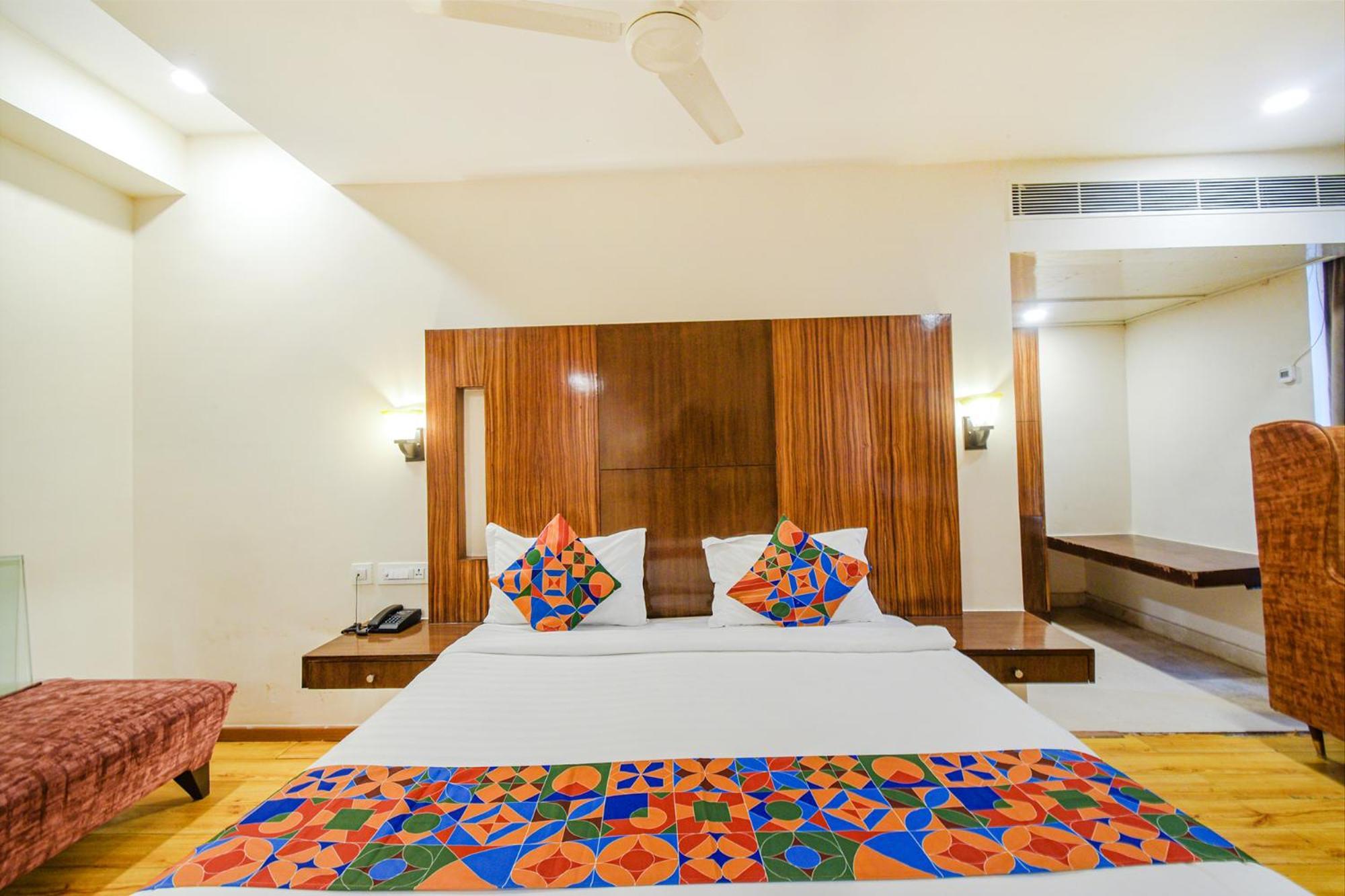 Treebo Premium Seven Lake View Hyderabad Exterior foto