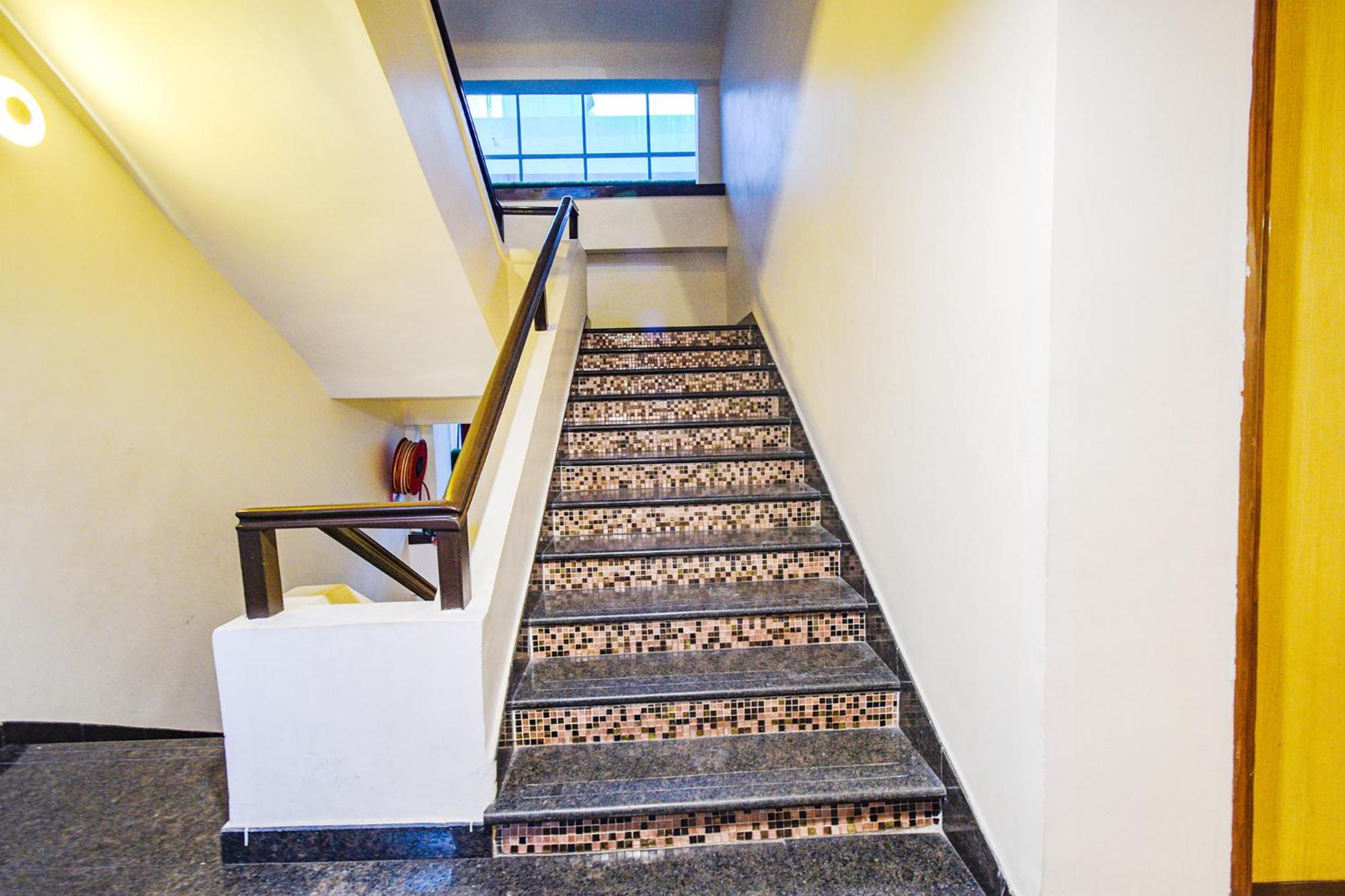 Treebo Premium Seven Lake View Hyderabad Exterior foto