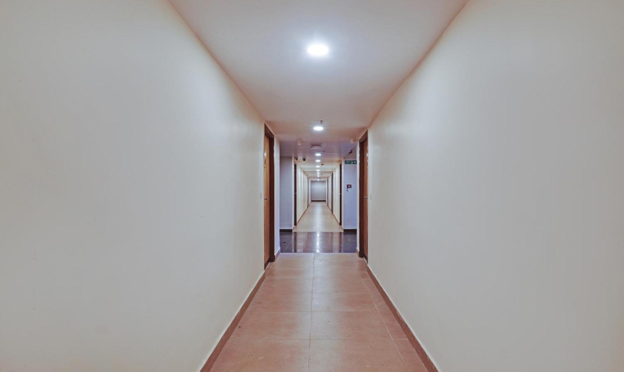 Treebo Premium Seven Lake View Hyderabad Exterior foto