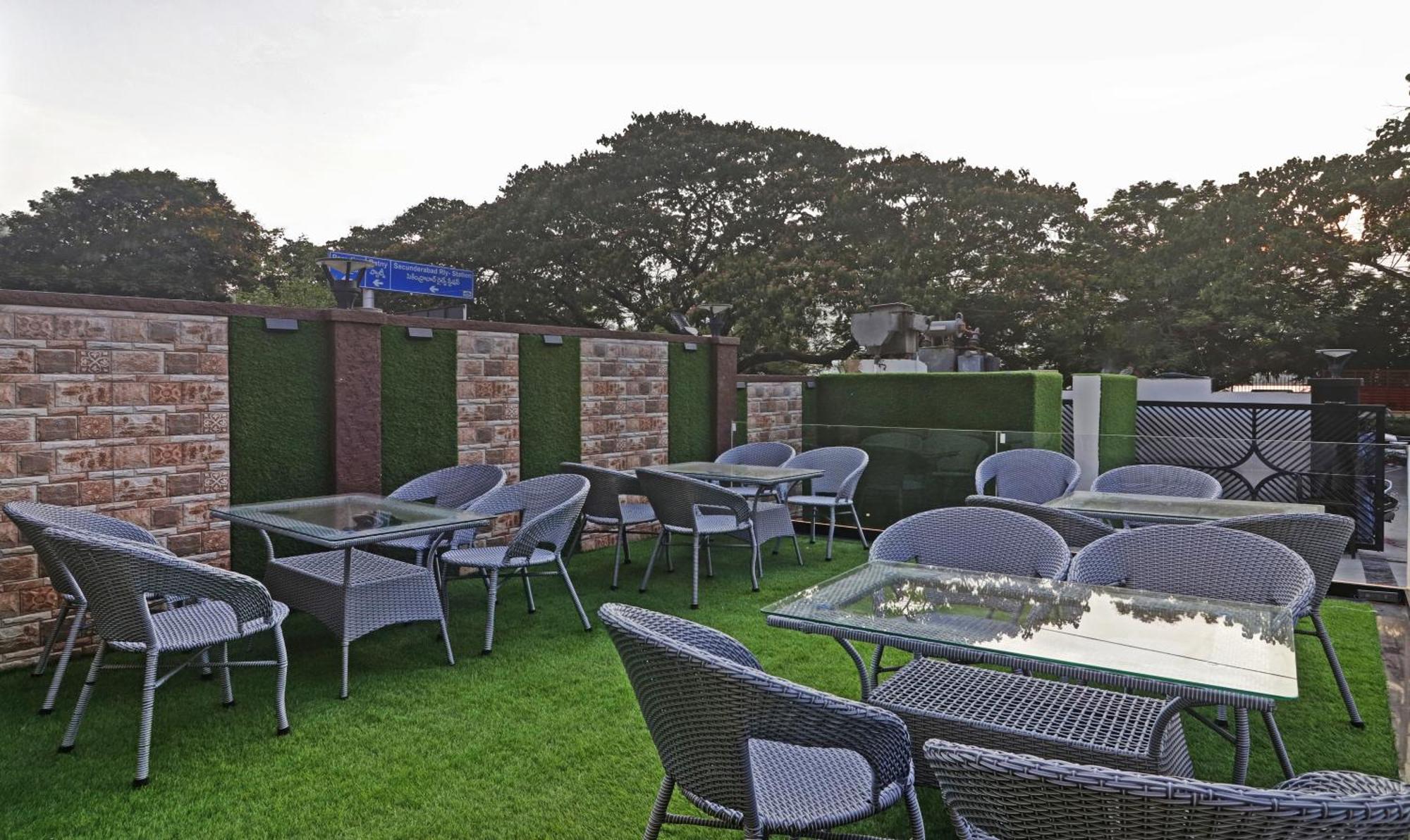 Treebo Premium Seven Lake View Hyderabad Exterior foto