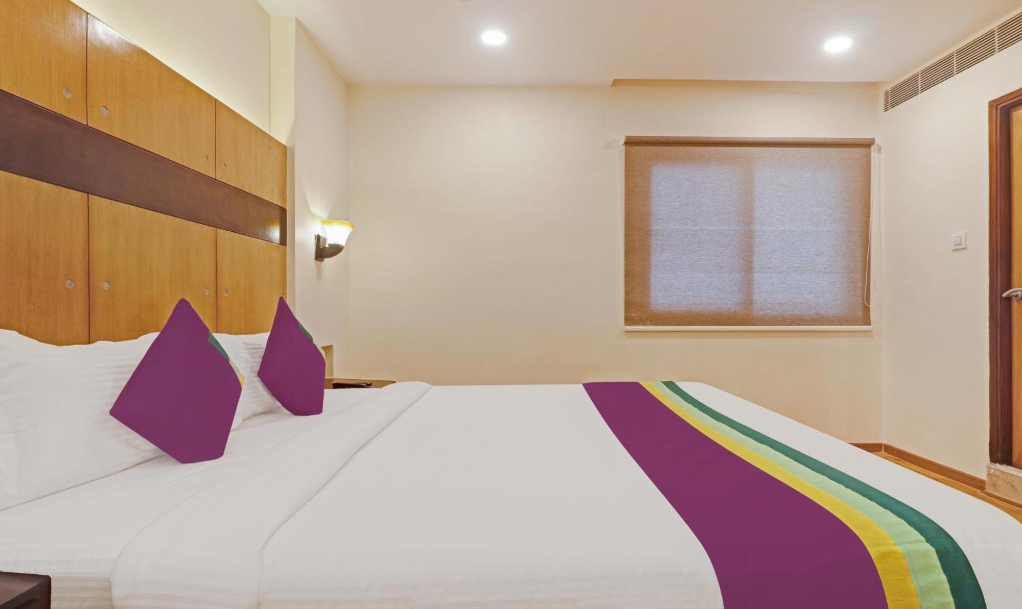 Treebo Premium Seven Lake View Hyderabad Exterior foto