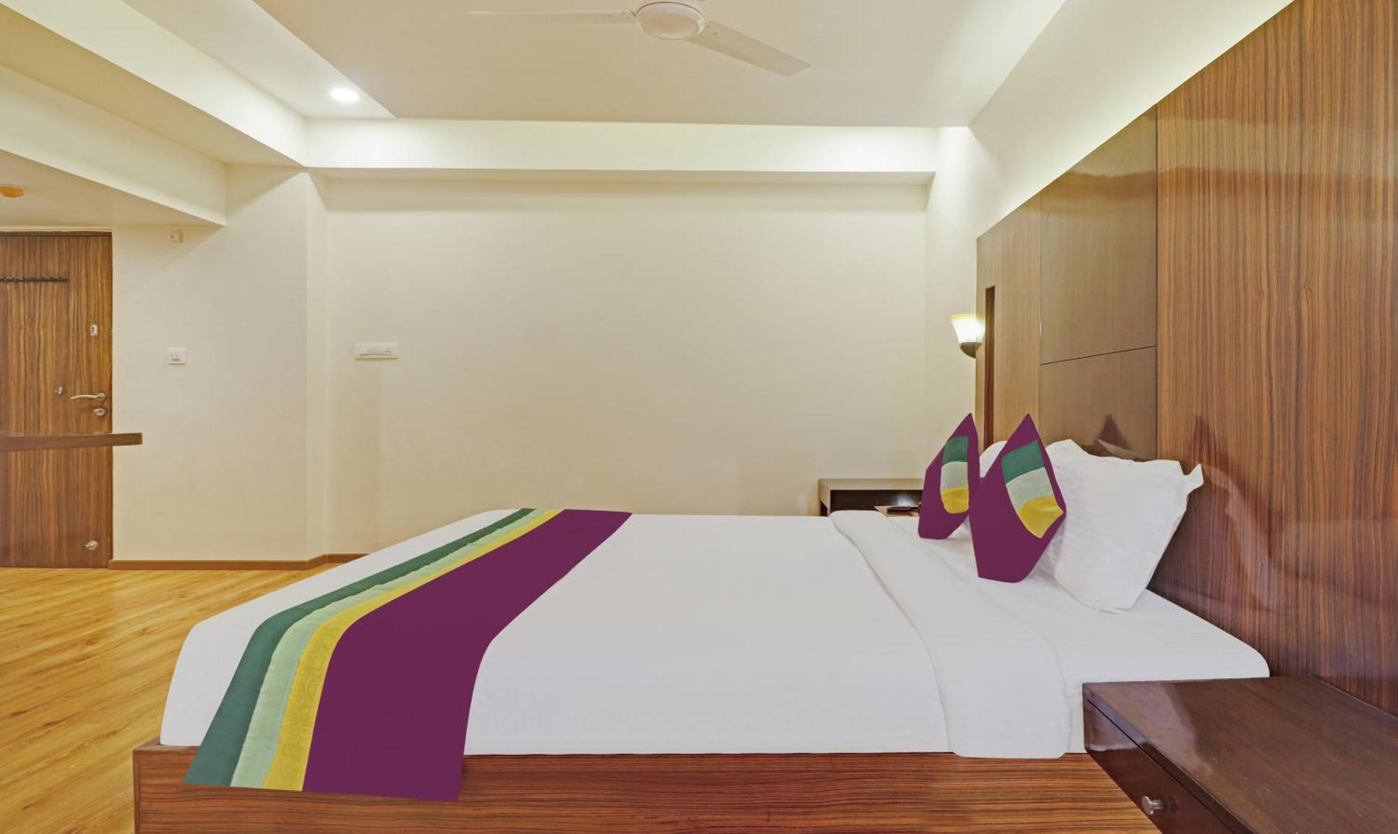 Treebo Premium Seven Lake View Hyderabad Exterior foto