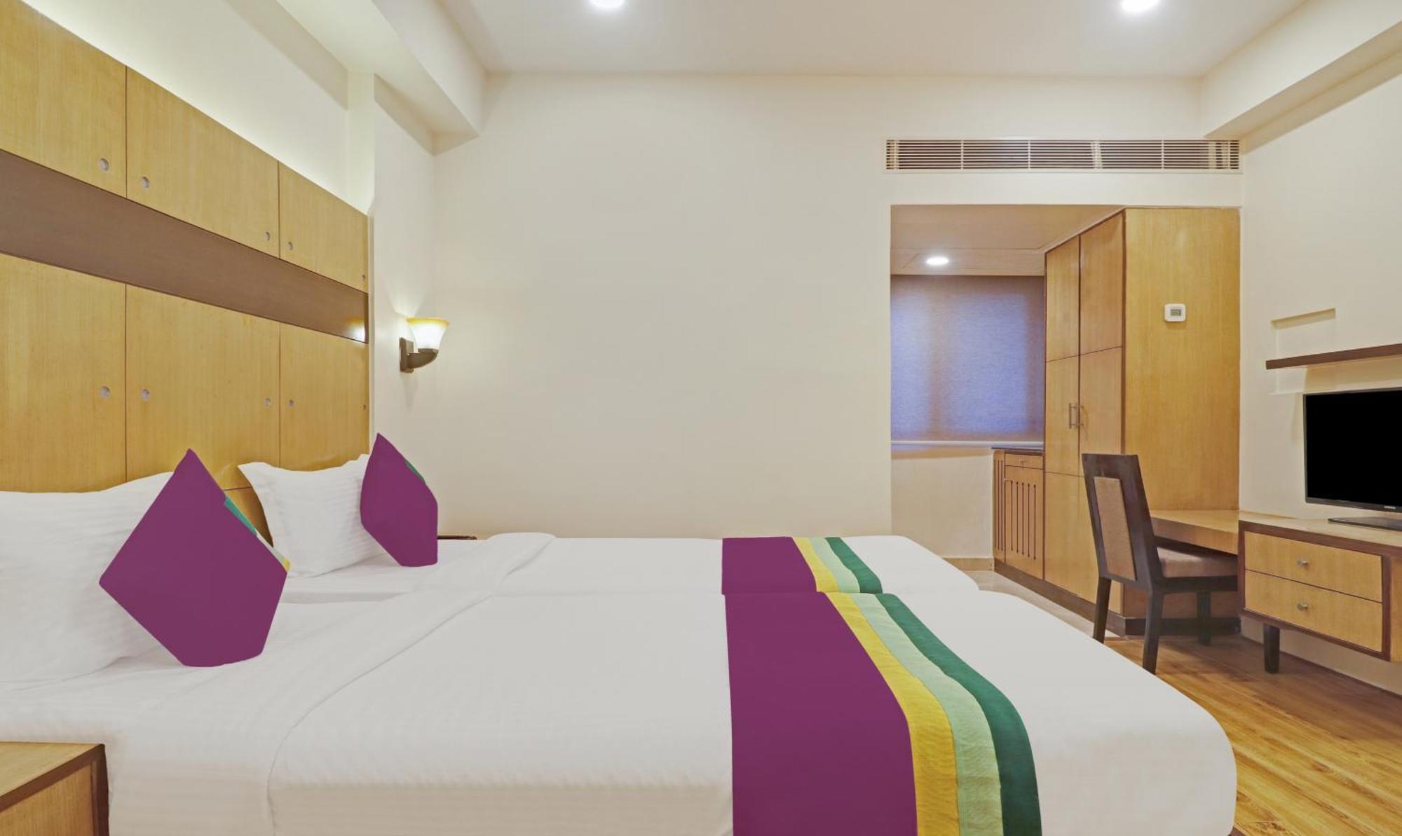 Treebo Premium Seven Lake View Hyderabad Exterior foto
