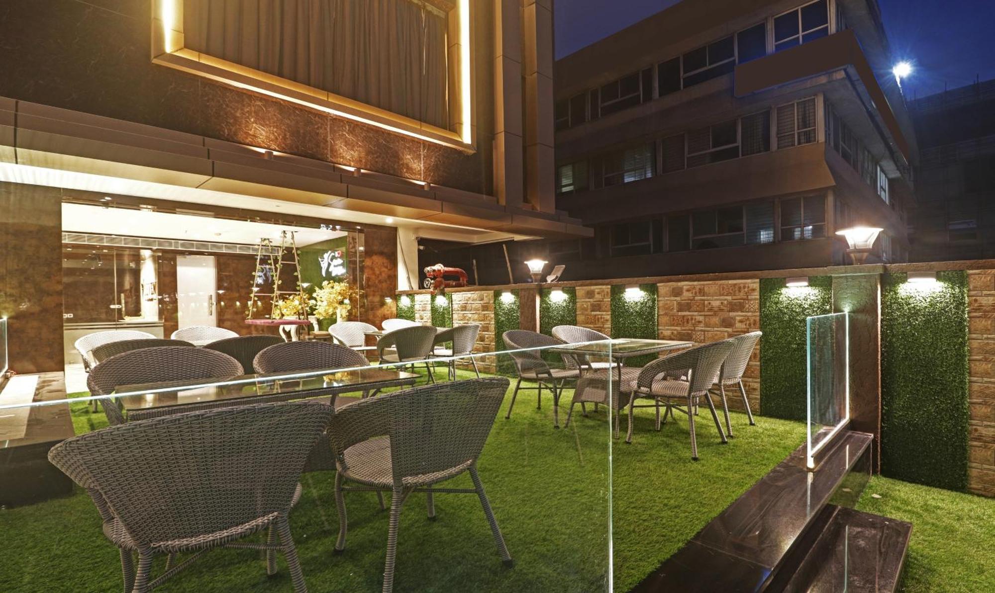 Treebo Premium Seven Lake View Hyderabad Exterior foto